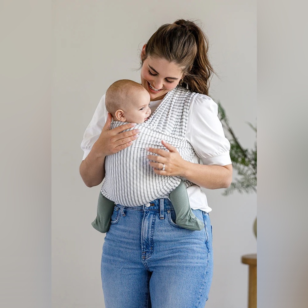 Solly Baby wrap grey+white stripe